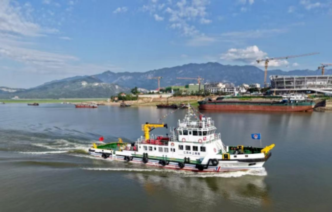 多功能救助船交付||江西内河救援再添利器